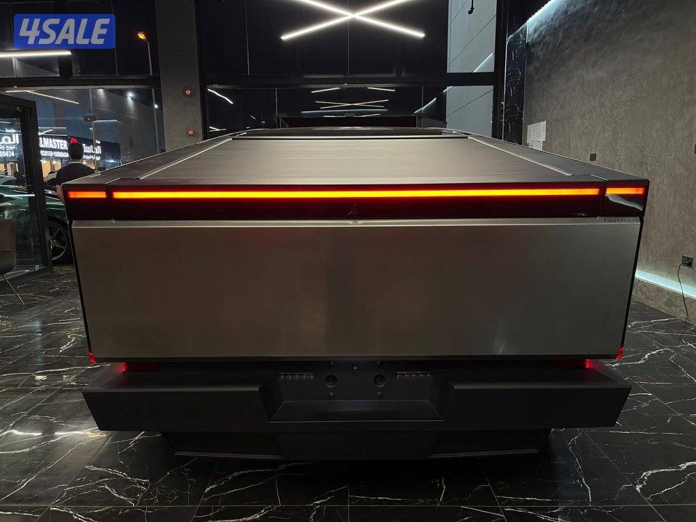 تسلا سايبر تراك7