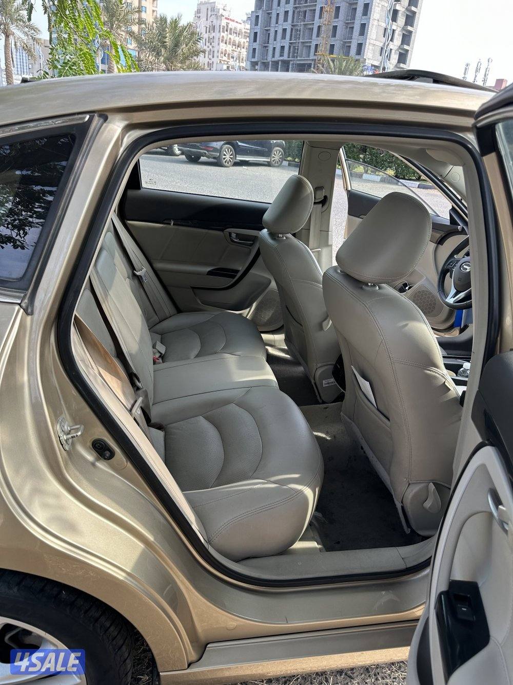 للبيع بيعة سمحه وسريعة GA6 السيارة بحالة الوكالة10