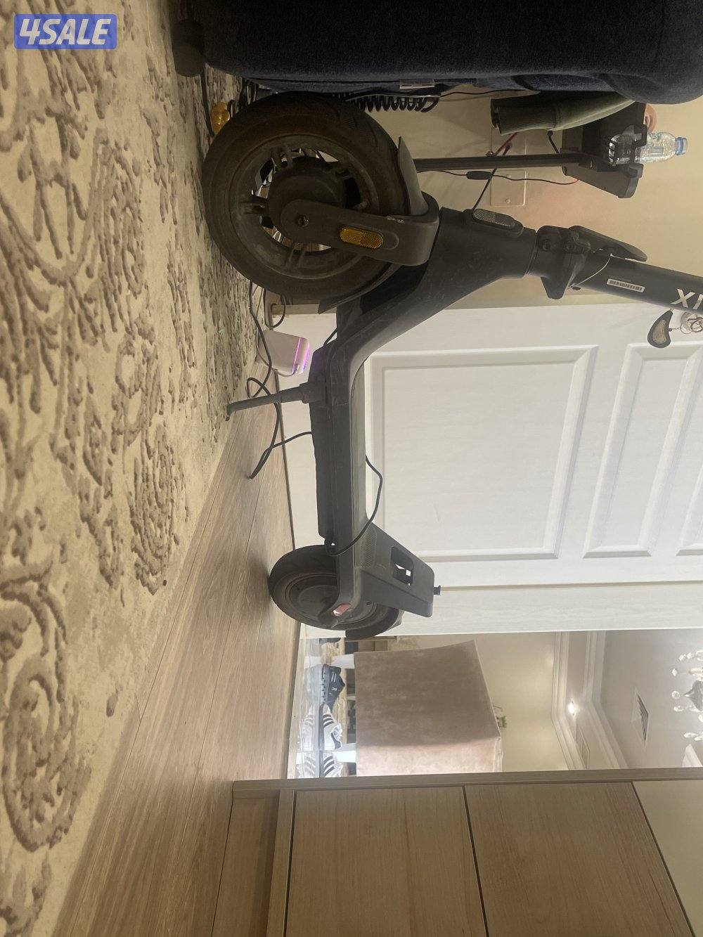 نظيف ماصارلي سنة من اشتريته مافي ولا مشكلة مانقط بالشمس ولا مره1