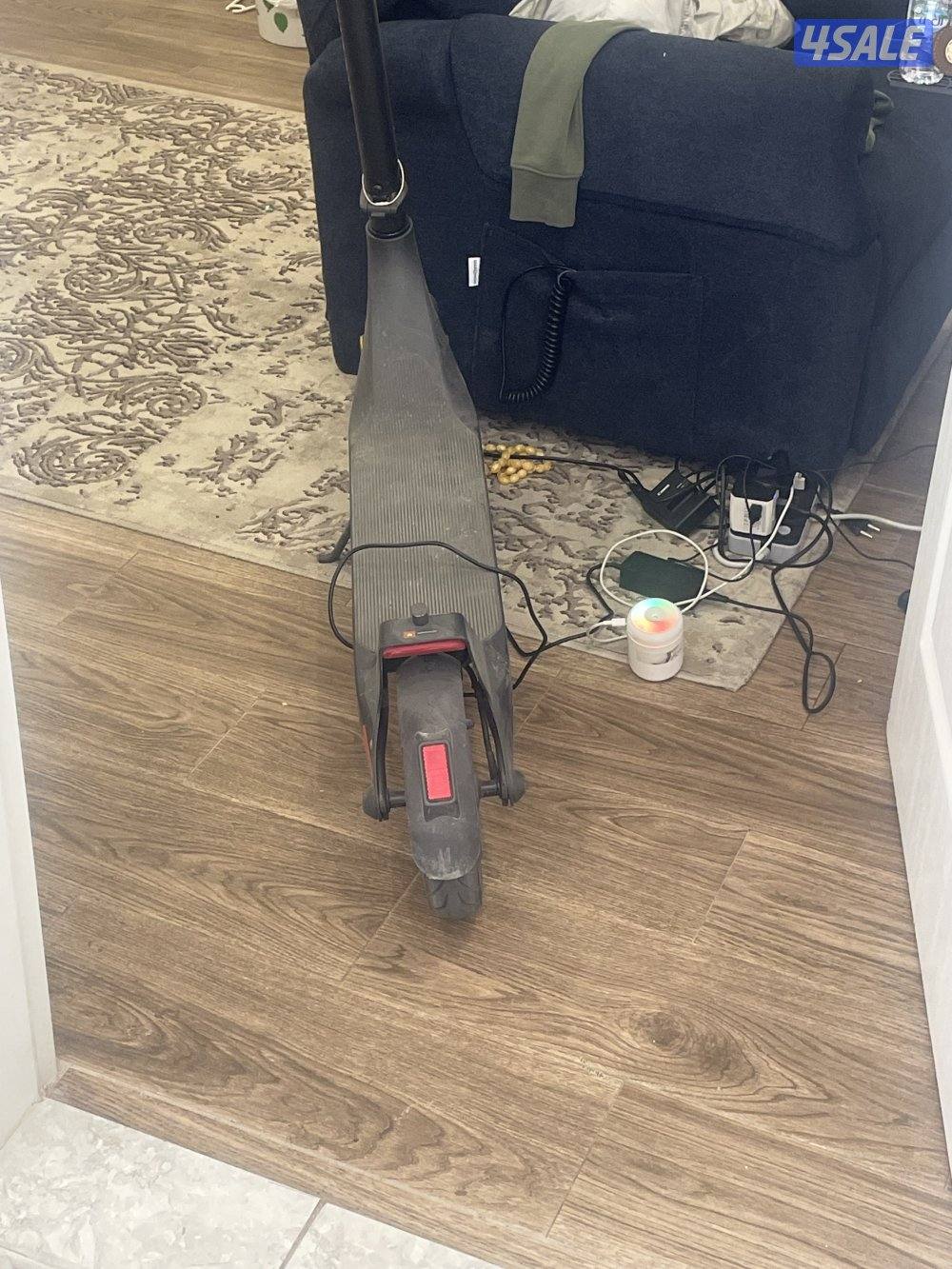 نظيف ماصارلي سنة من اشتريته مافي ولا مشكلة مانقط بالشمس ولا مره2