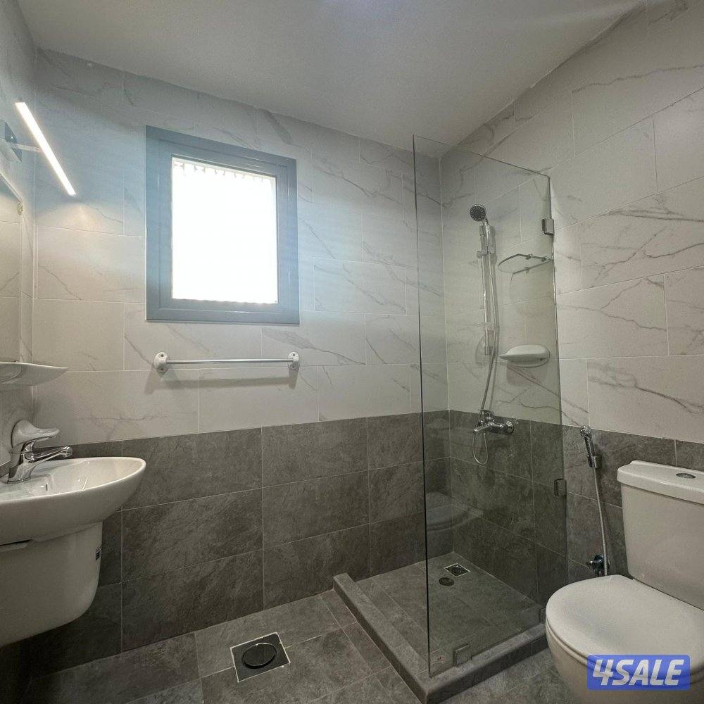 شقة إطلالة بحرية أول ساكن للإيجار في بنيد القار8