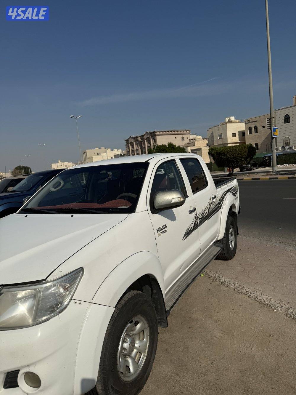 للبيع هايلوكس موديل ٢٠١٣ دبل تماتيك ماشي ٤٩٠1