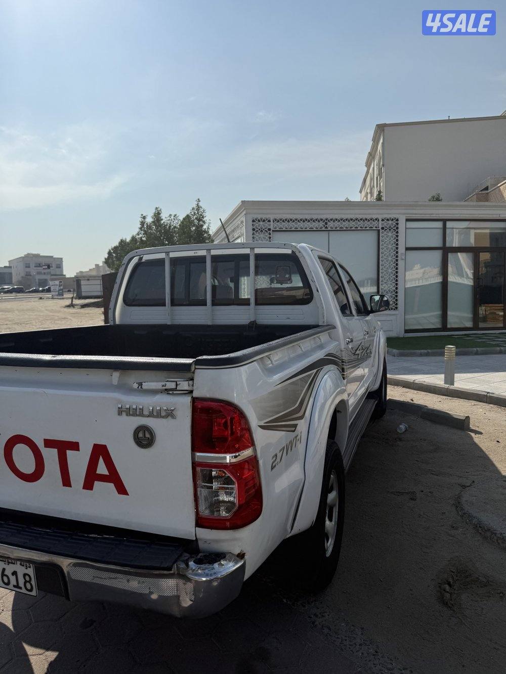 للبيع هايلوكس موديل ٢٠١٣ دبل تماتيك ماشي ٤٩٠2