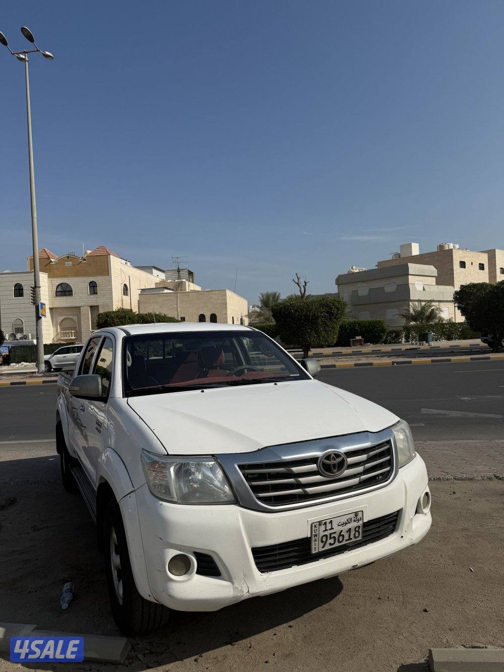 للبيع هايلوكس موديل ٢٠١٣ دبل تماتيك ماشي ٤٩٠4