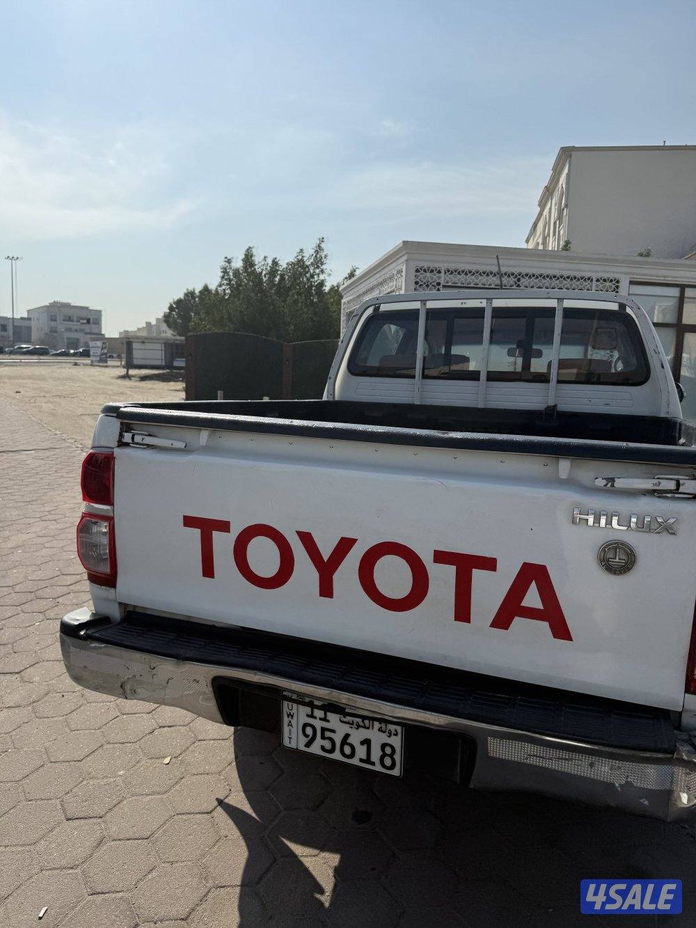 للبيع هايلوكس موديل ٢٠١٣ دبل تماتيك ماشي ٤٩٠6