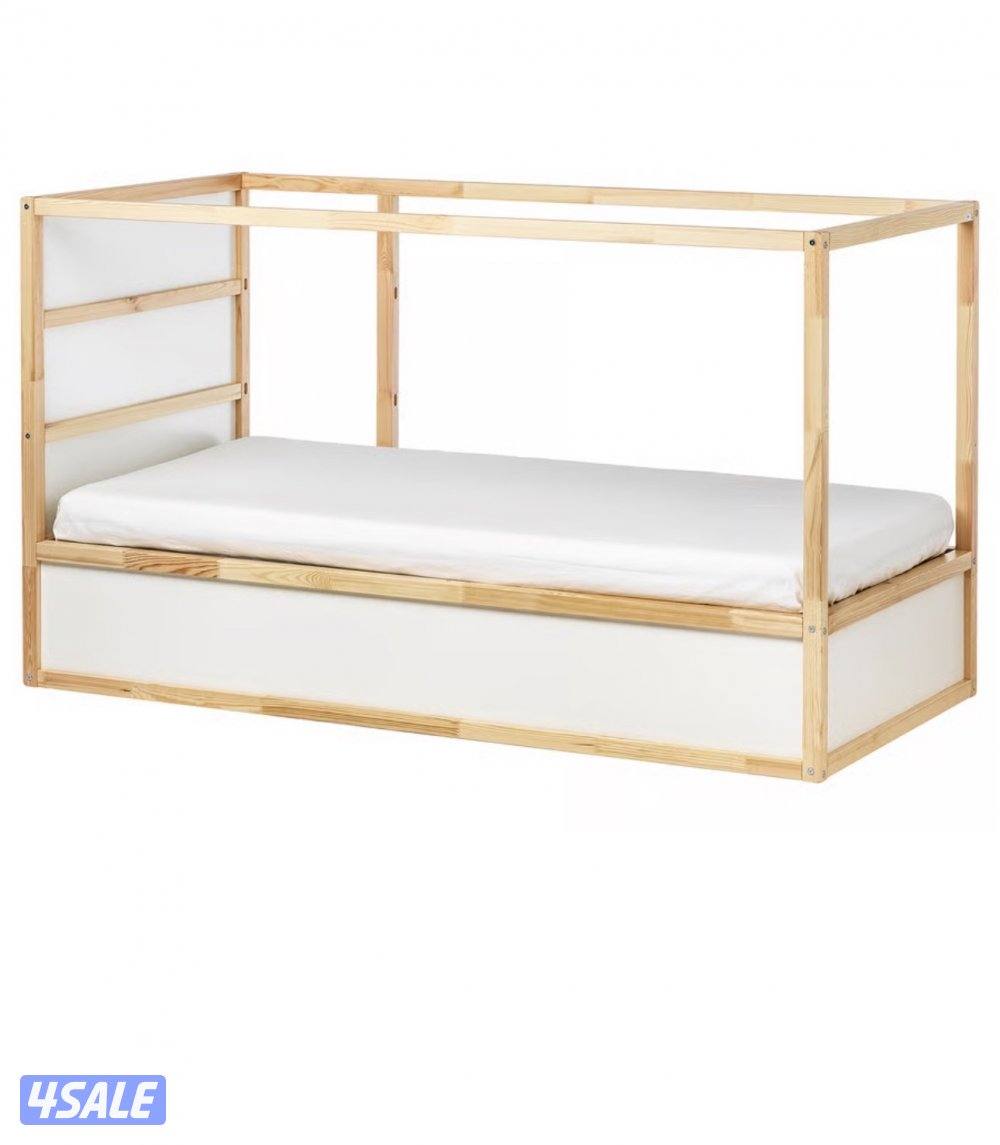 Kids bedroom bunk bed and white cupboard4