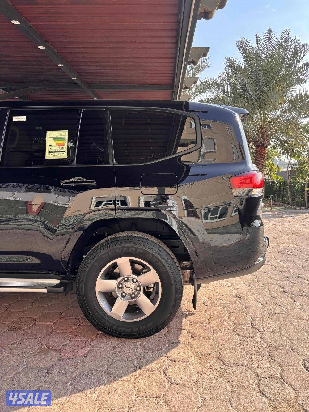 للبيع رنقات 18 تركب على اللاند الجديد وتواير دانلوب0