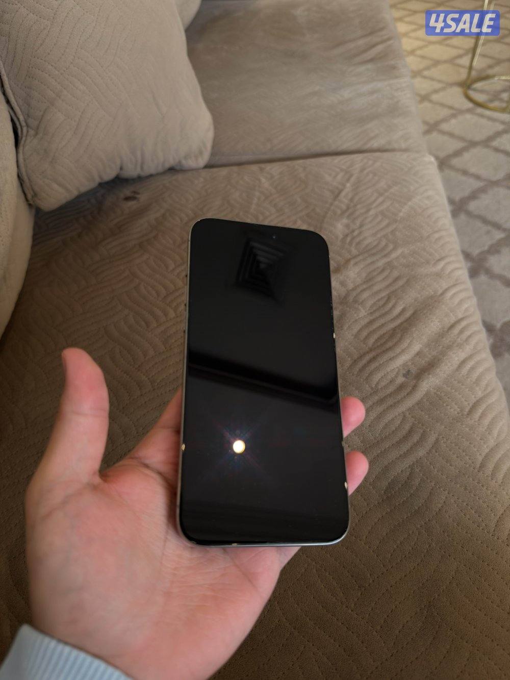 أيفون 15 برو ماكس 256 قيقا ولا زلغ الجهاز نظيف حيل2