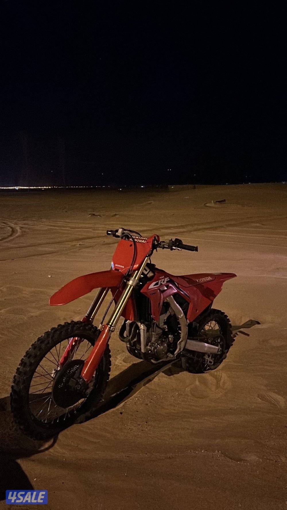 للبيع crf450 موديل 2022 جاهز للموسم ما يبيله شي وتساب فقط0