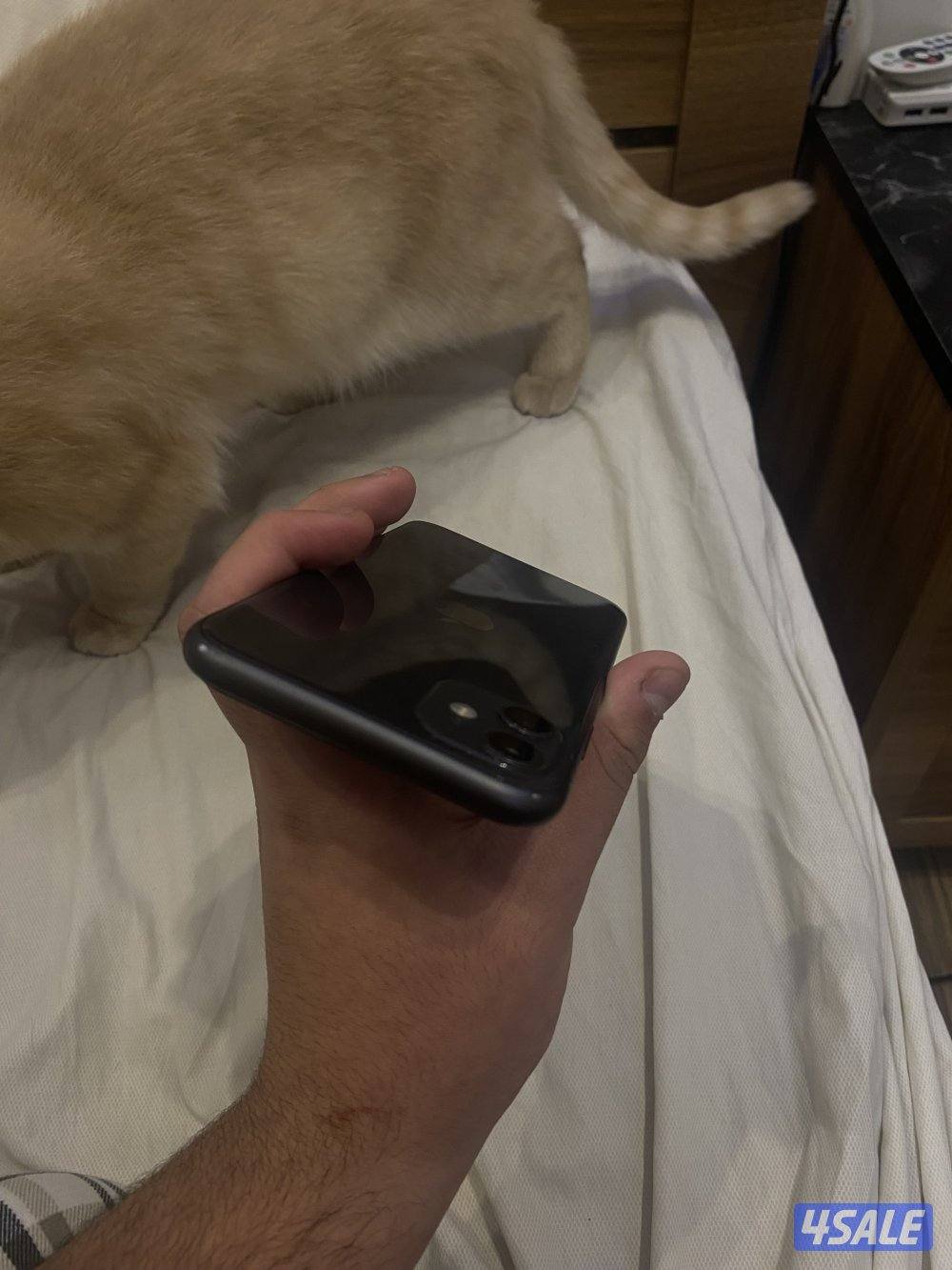 ايفون ١١ للبيع حالة جيده جدا لايوجد اي تزلغات او خدوش2