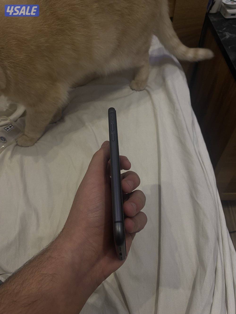 ايفون ١١ للبيع حالة جيده جدا لايوجد اي تزلغات او خدوش4