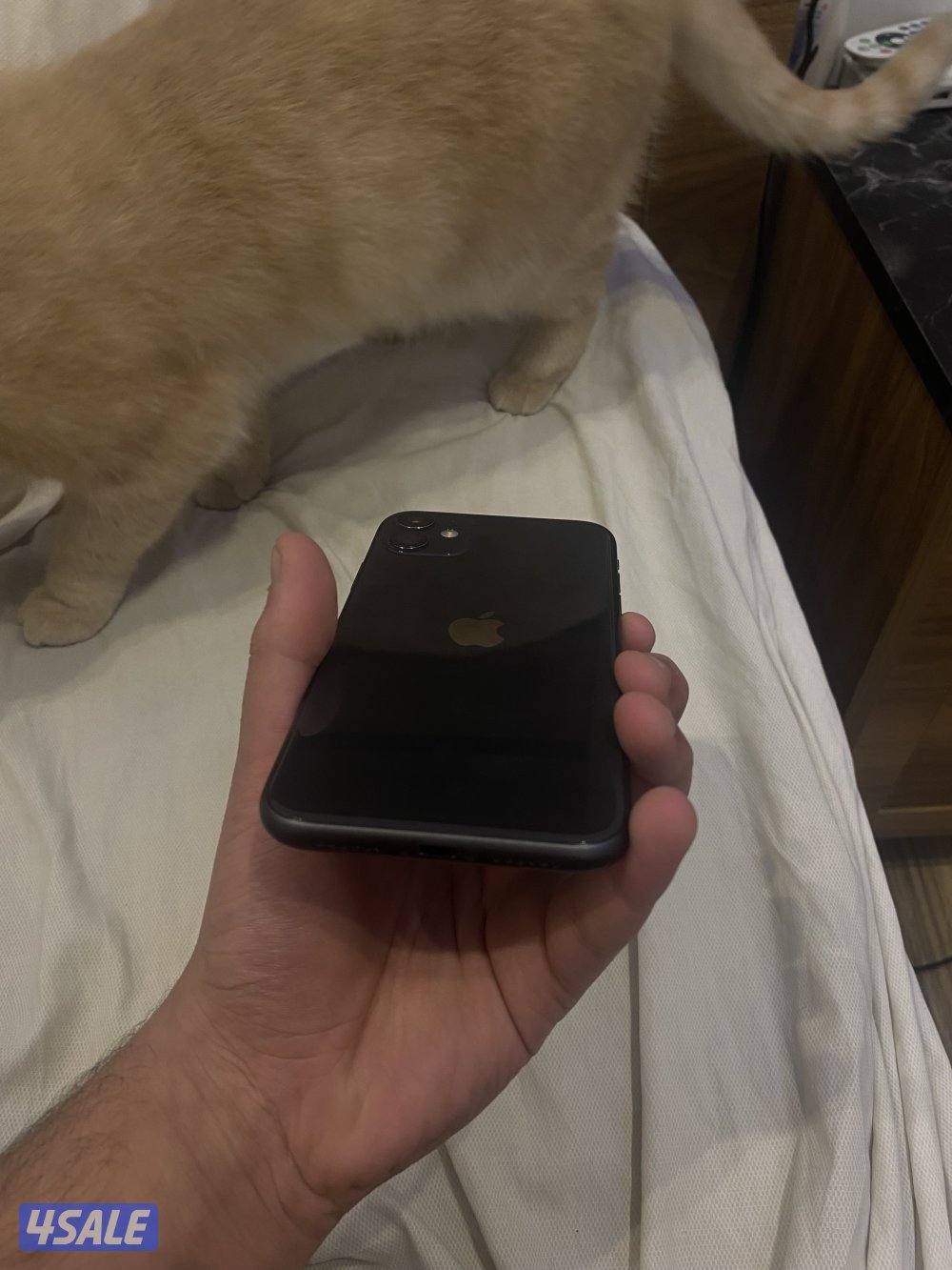 ايفون ١١ للبيع حالة جيده جدا لايوجد اي تزلغات او خدوش5