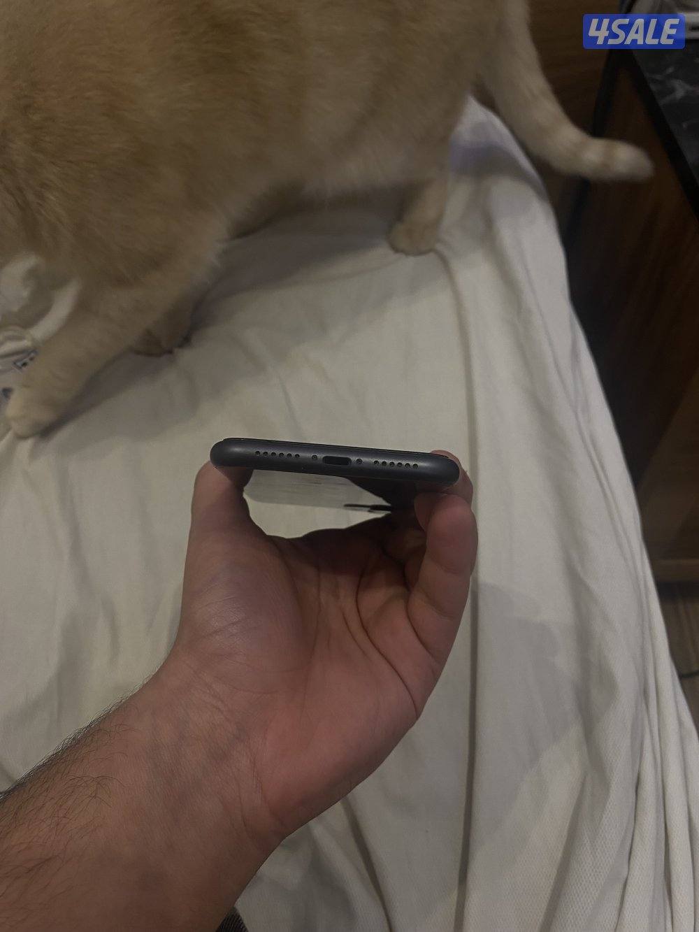 ايفون ١١ للبيع حالة جيده جدا لايوجد اي تزلغات او خدوش7