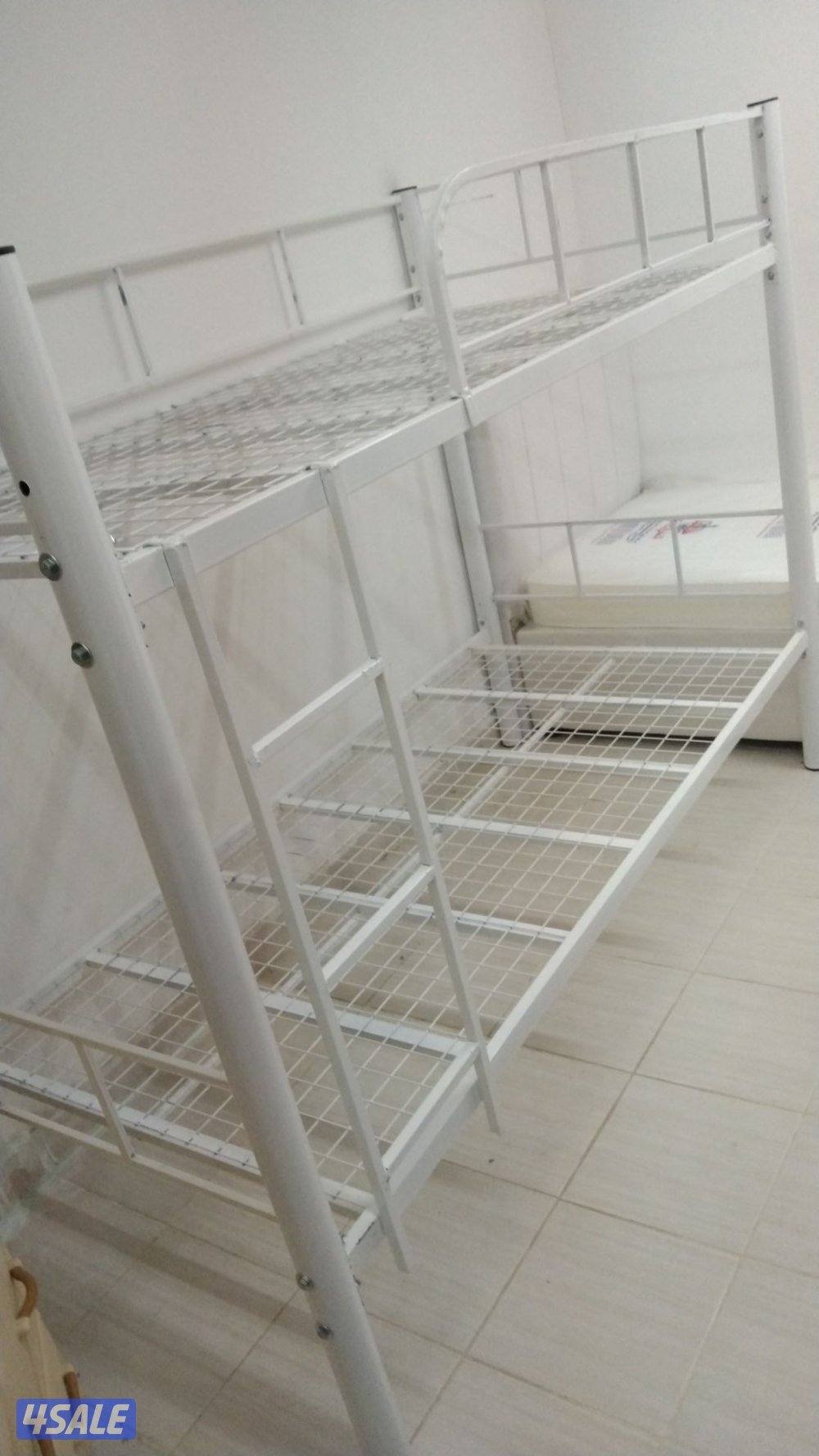 سرير حديد ومرتبه طبيه وبطانيه ومخده والملايات7