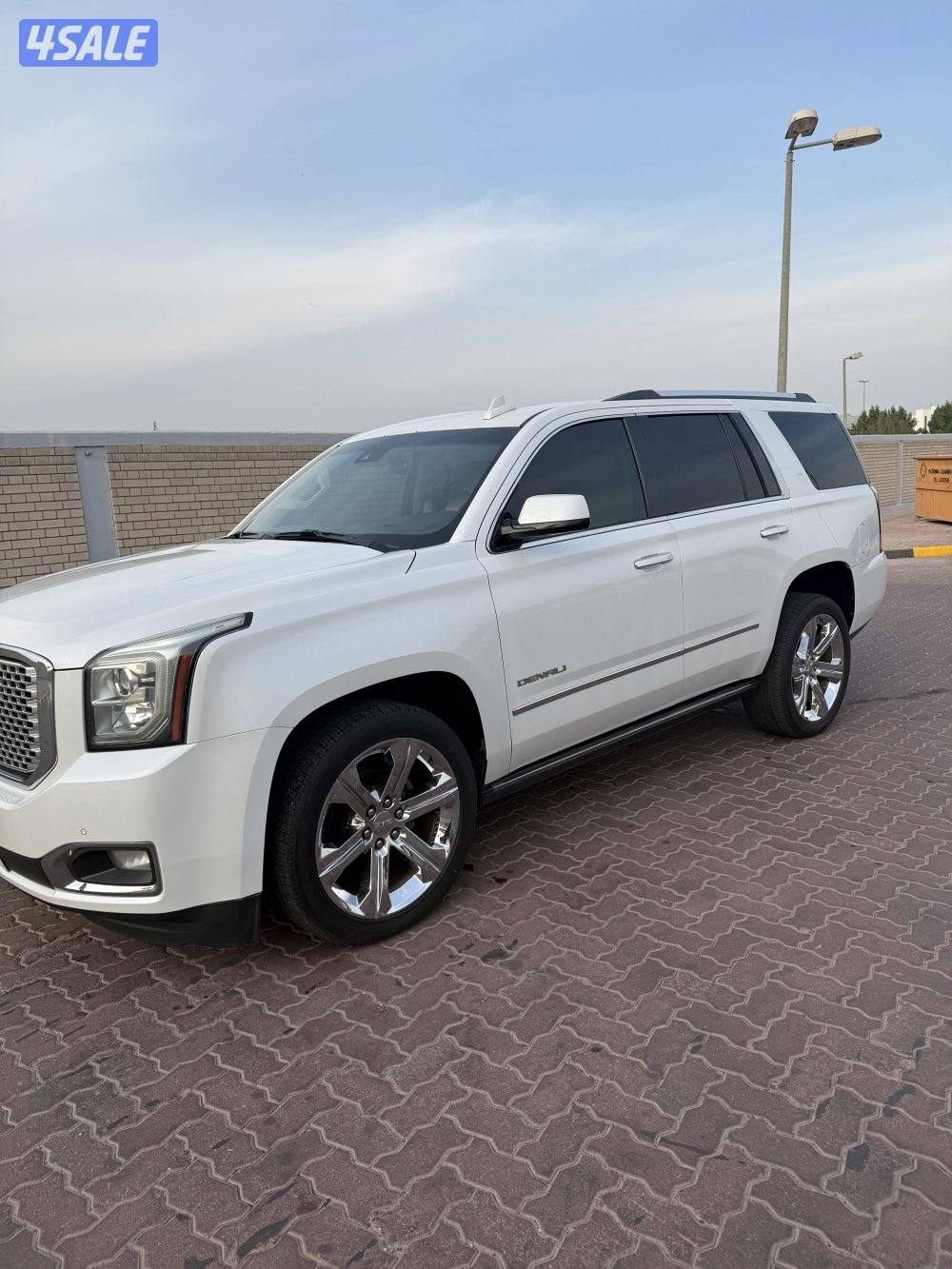 يوكن دينالي وارد امريكا بحالة ممتازة موديل ٢٠١٦0