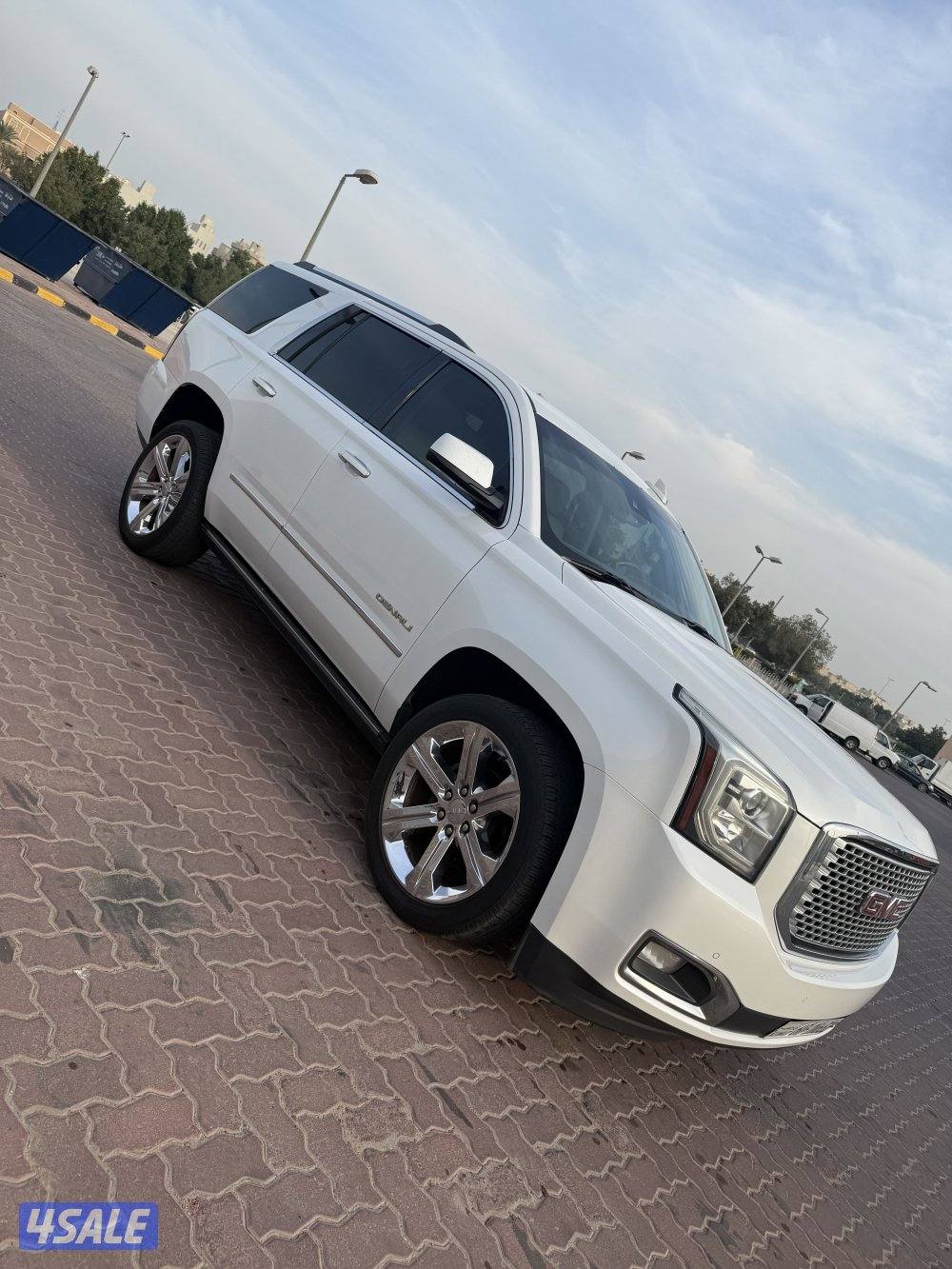 يوكن دينالي وارد امريكا بحالة ممتازة موديل ٢٠١٦3