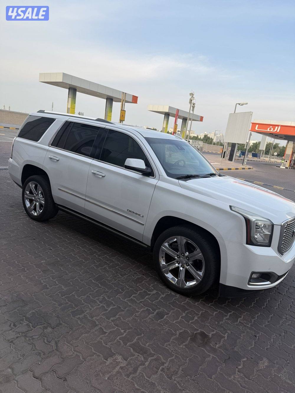 يوكن دينالي وارد امريكا بحالة ممتازة موديل ٢٠١٦4