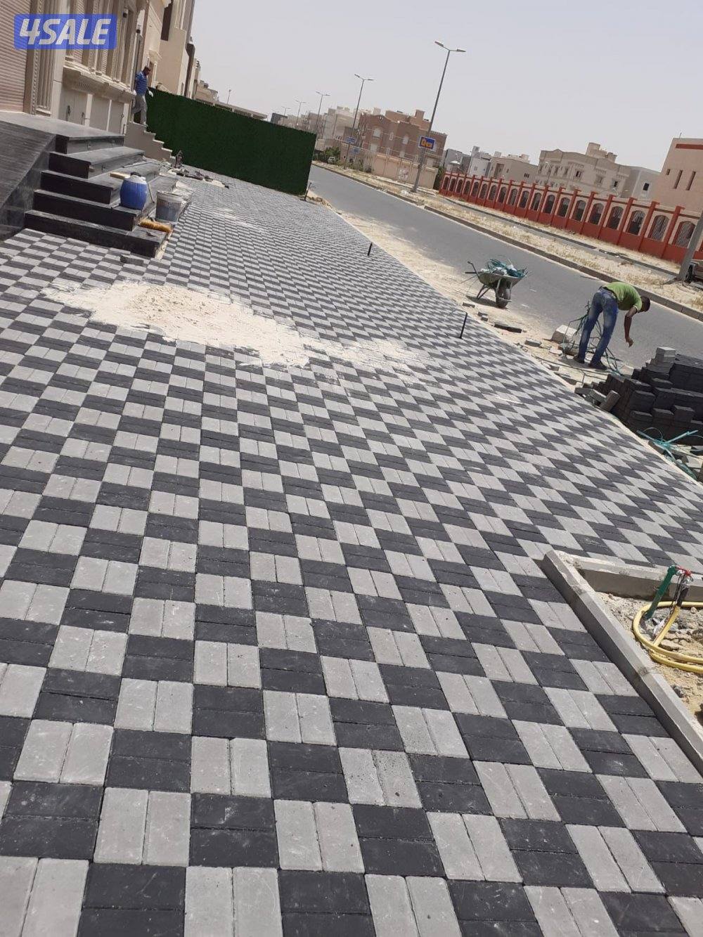 معلم تركيب بلاط متداخل وكربستون وكاشي وصبت موزاييك ارضيات ومصفت سيارات12