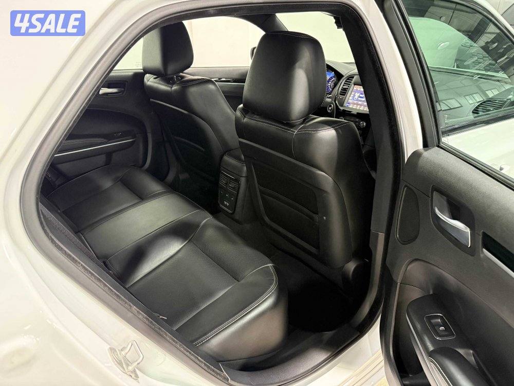 Chrysler 300S SafetyTec1