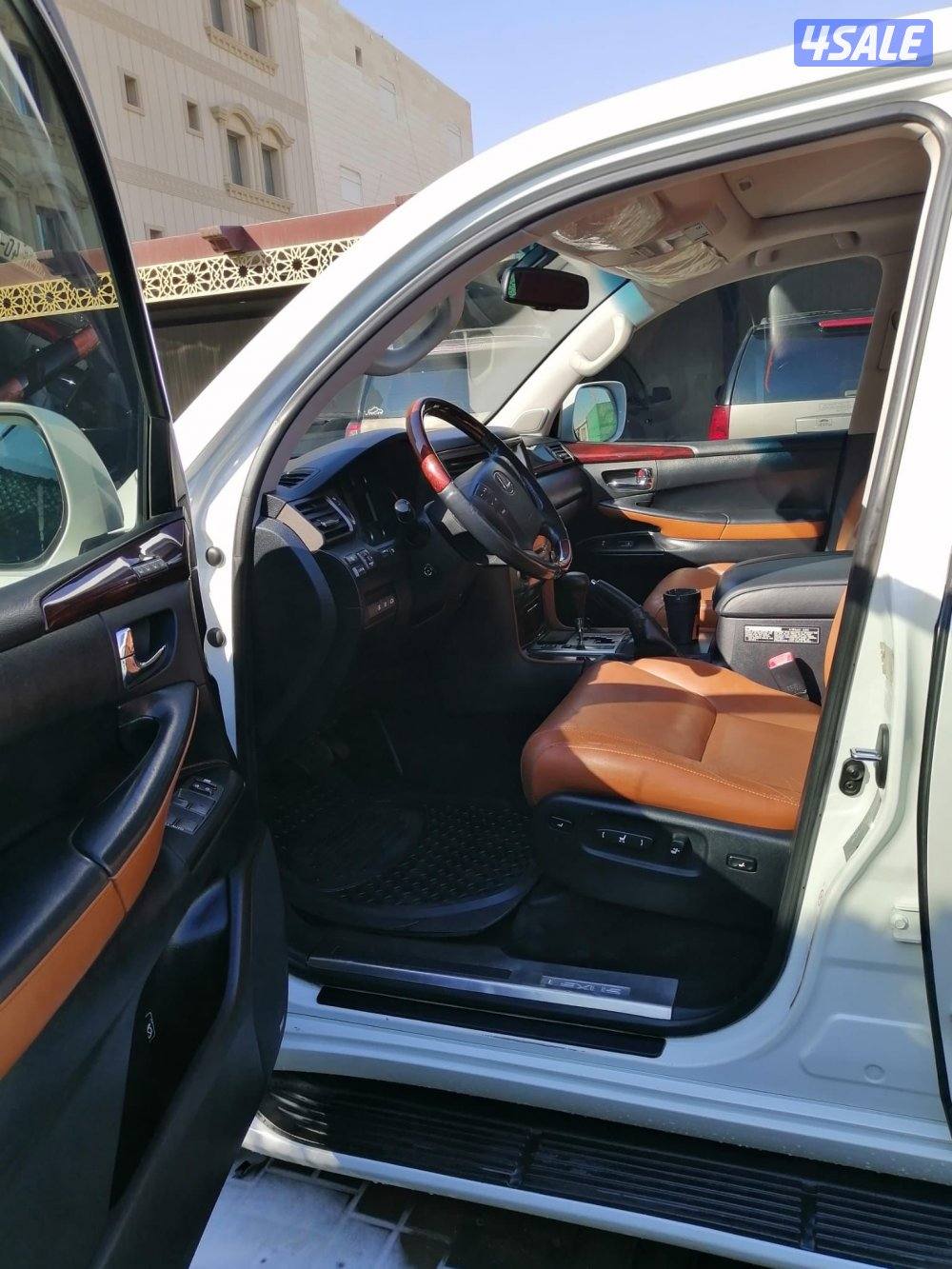 جيب لكزس ٢٠١١ درجه اولى بحاله ممتازه6