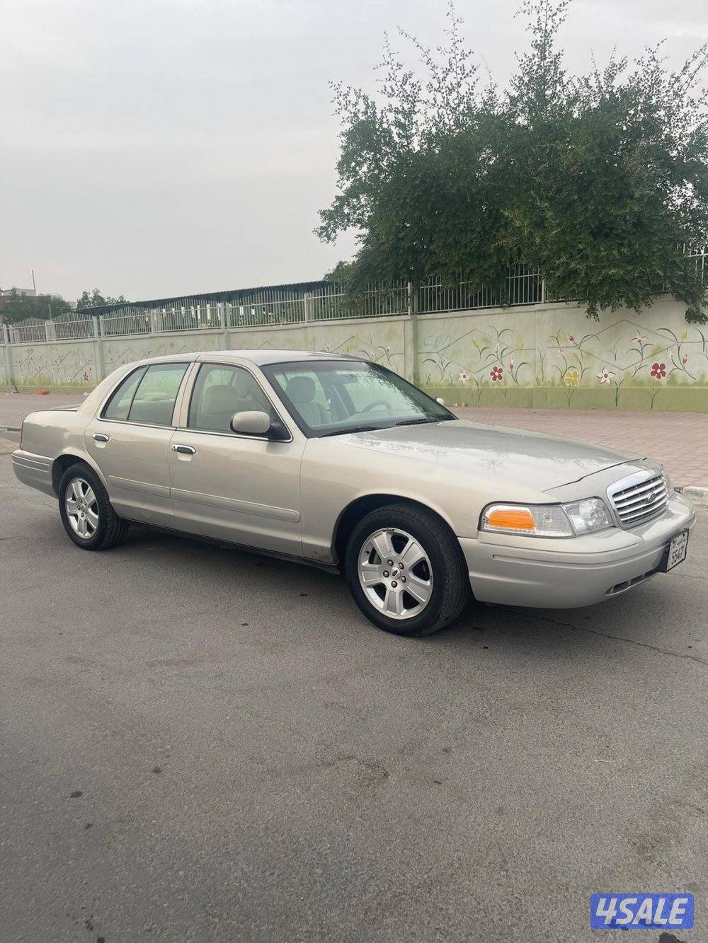 للبيع فورد فكتوريا2