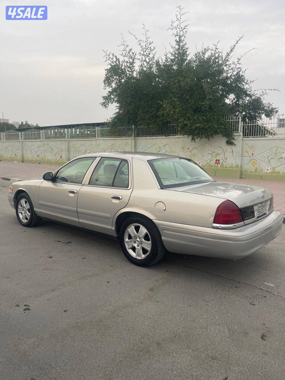 للبيع فورد فكتوريا4