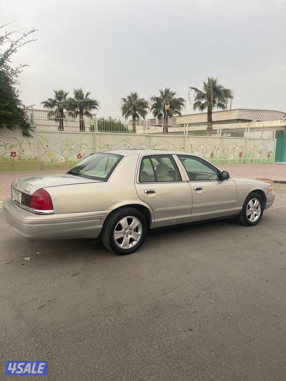 للبيع فورد فكتوريا5