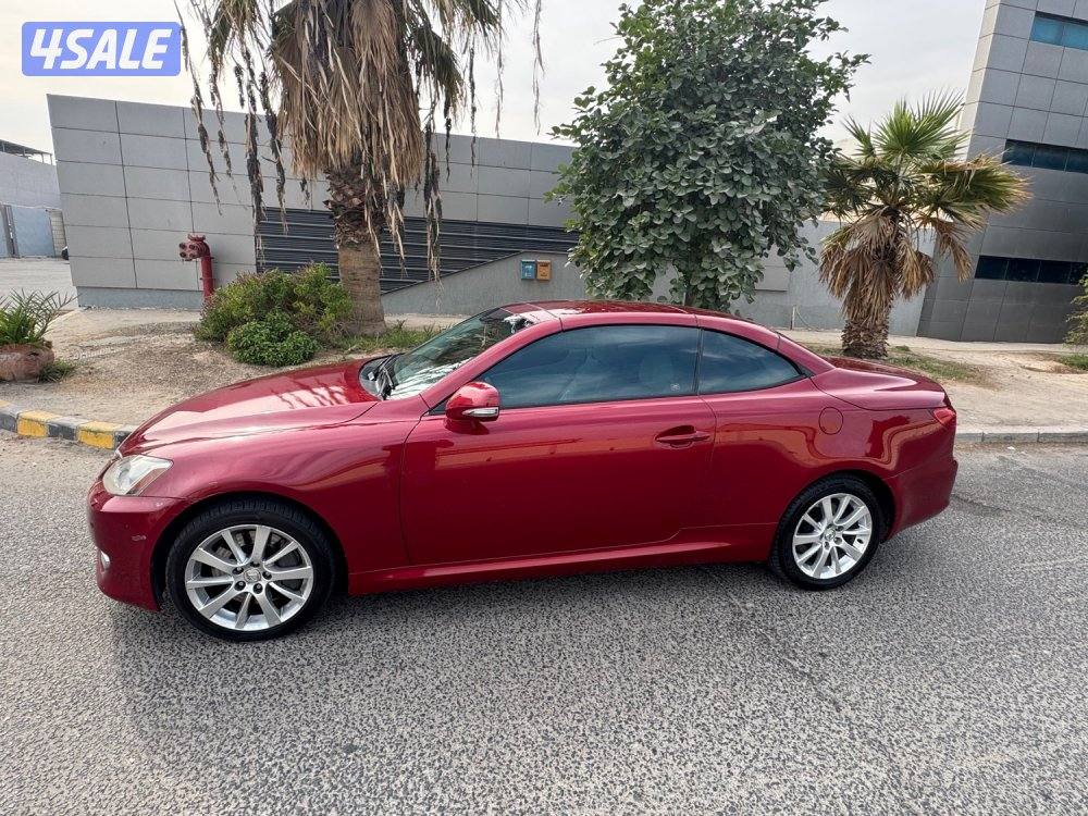 Lexus IS300c0