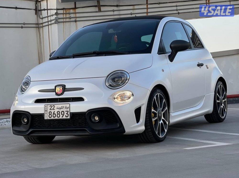 للبيع فيات Abarth 695 موديل 2024 عداد 4 الاف كم وارد الوكالة0