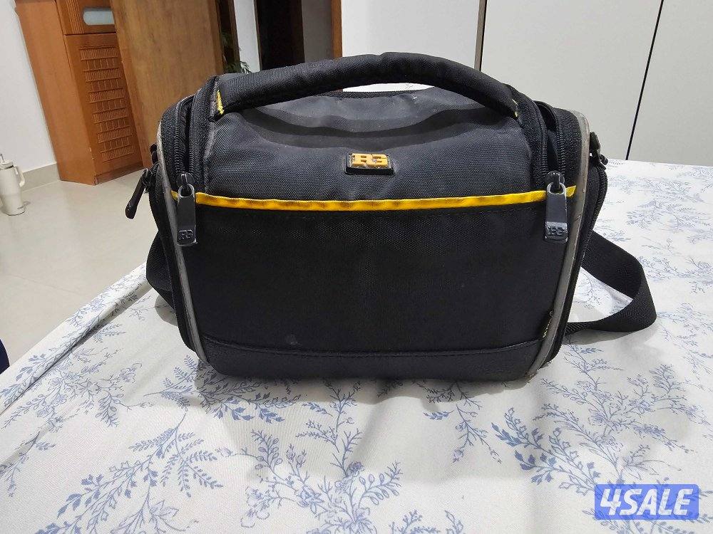 Sony a6100 w Sigma 30 f1.4 lens and bag8