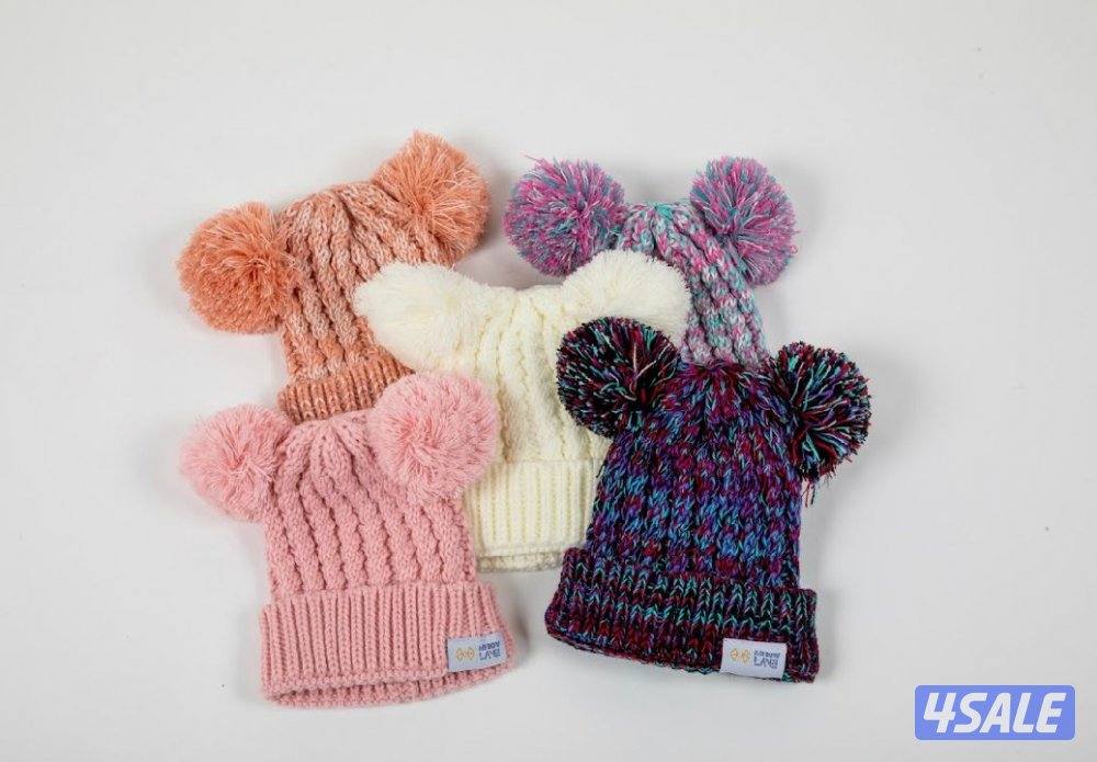 Large stock of kids hats0