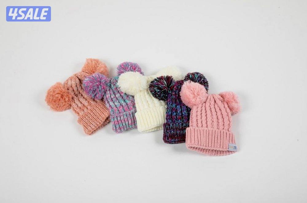 Large stock of kids hats3