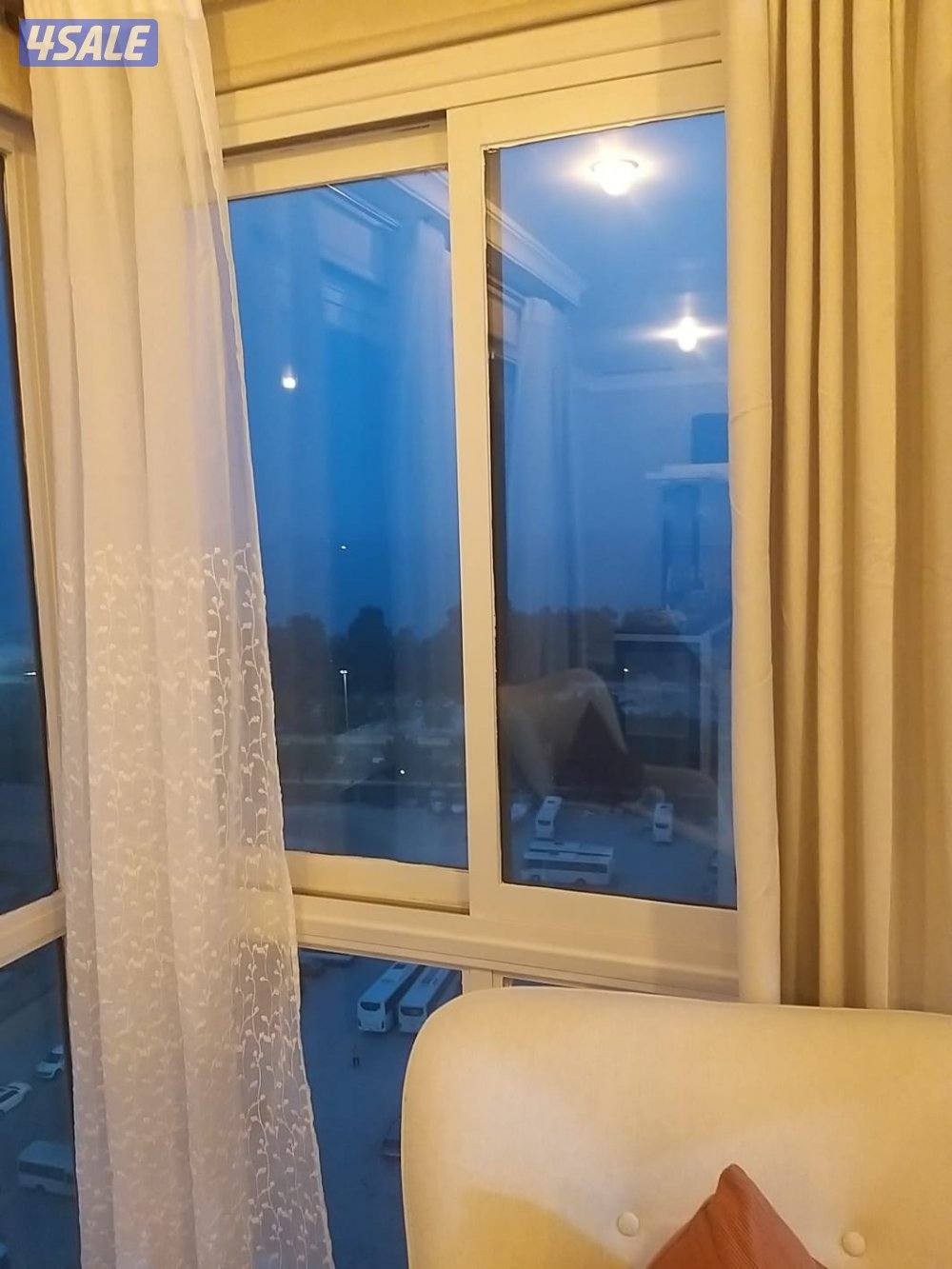 للبيع شقة خلوو شي برايڤت وقوي بالفنطاس اطلالة عالبحر اخر دوور بالعمارة7