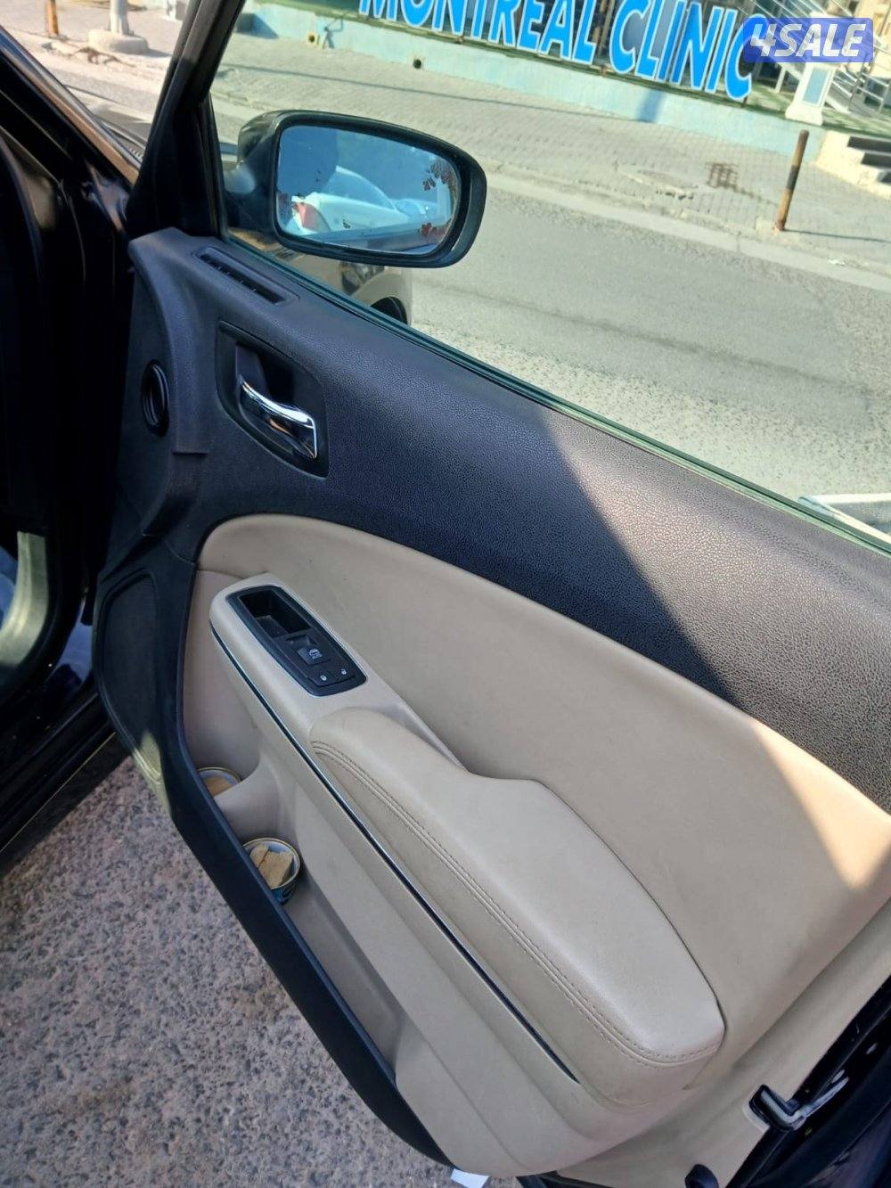 للبيع دوج تشارجر موديل 2013 بحالة ممتازة 6 سلندر10