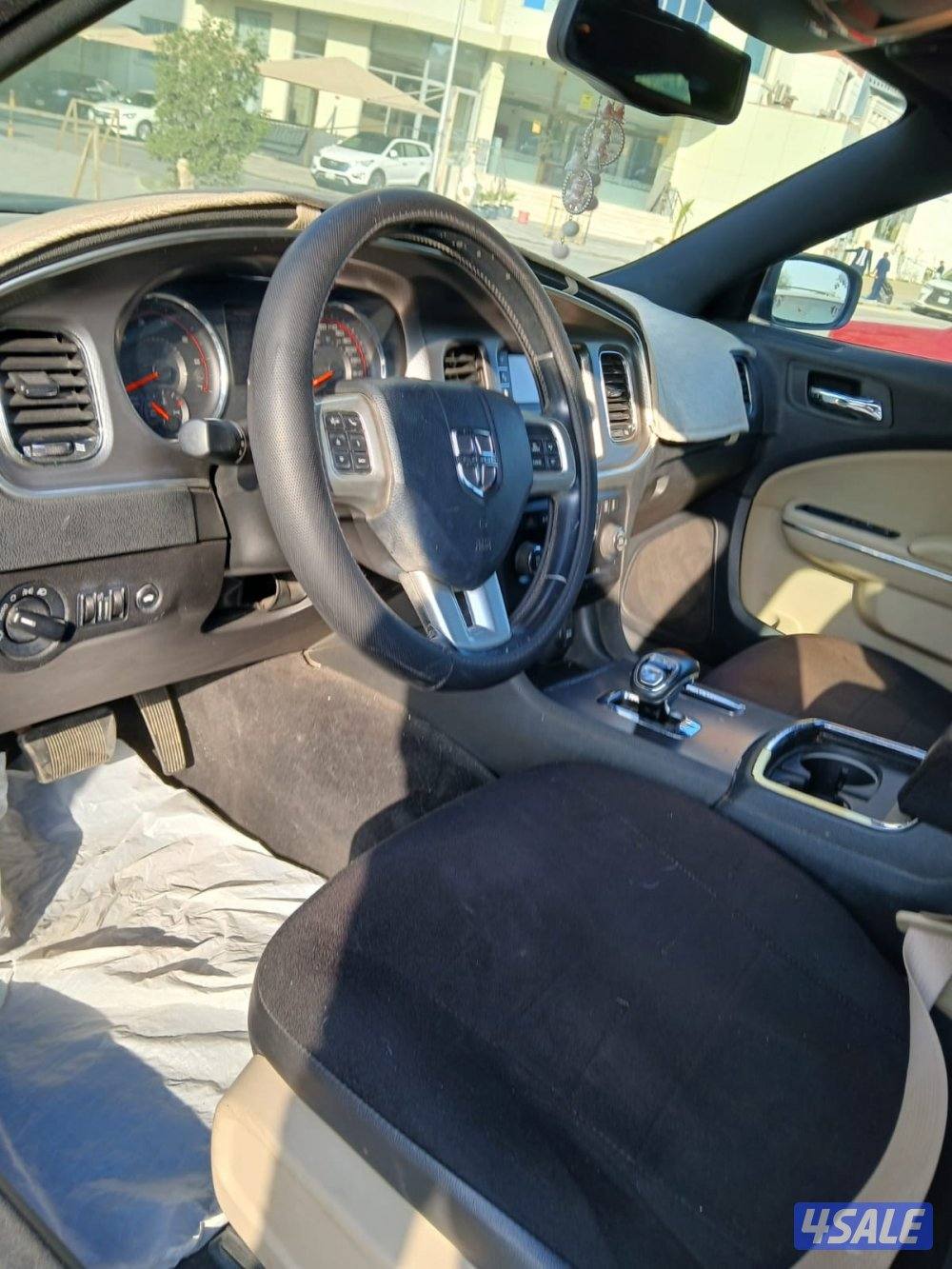 للبيع دوج تشارجر موديل 2013 بحالة ممتازة 6 سلندر8