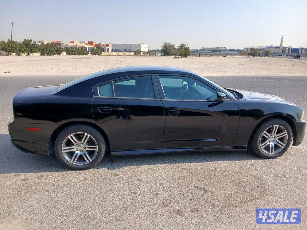 للبيع دوج تشارجر موديل 2013 بحالة ممتازة 6 سلندر4