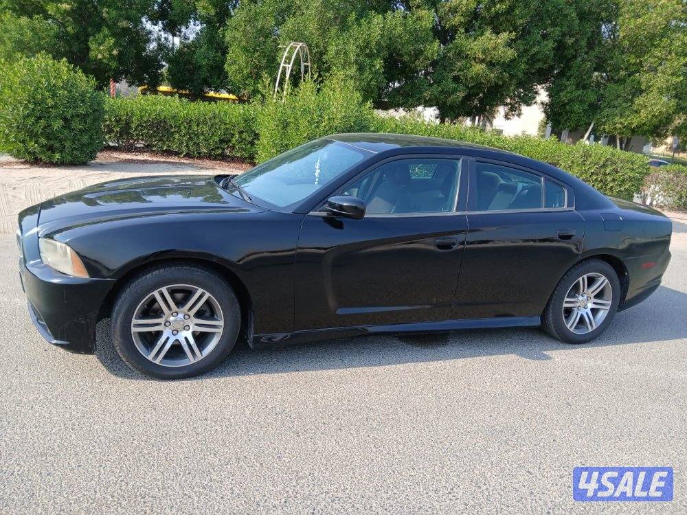 للبيع دوج تشارجر موديل 2013 بحالة ممتازة 6 سلندر6