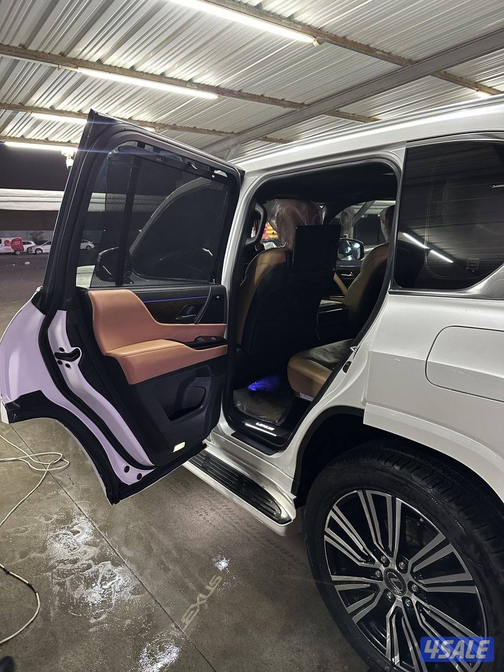 للبيع جيب لكزس لاكجري1