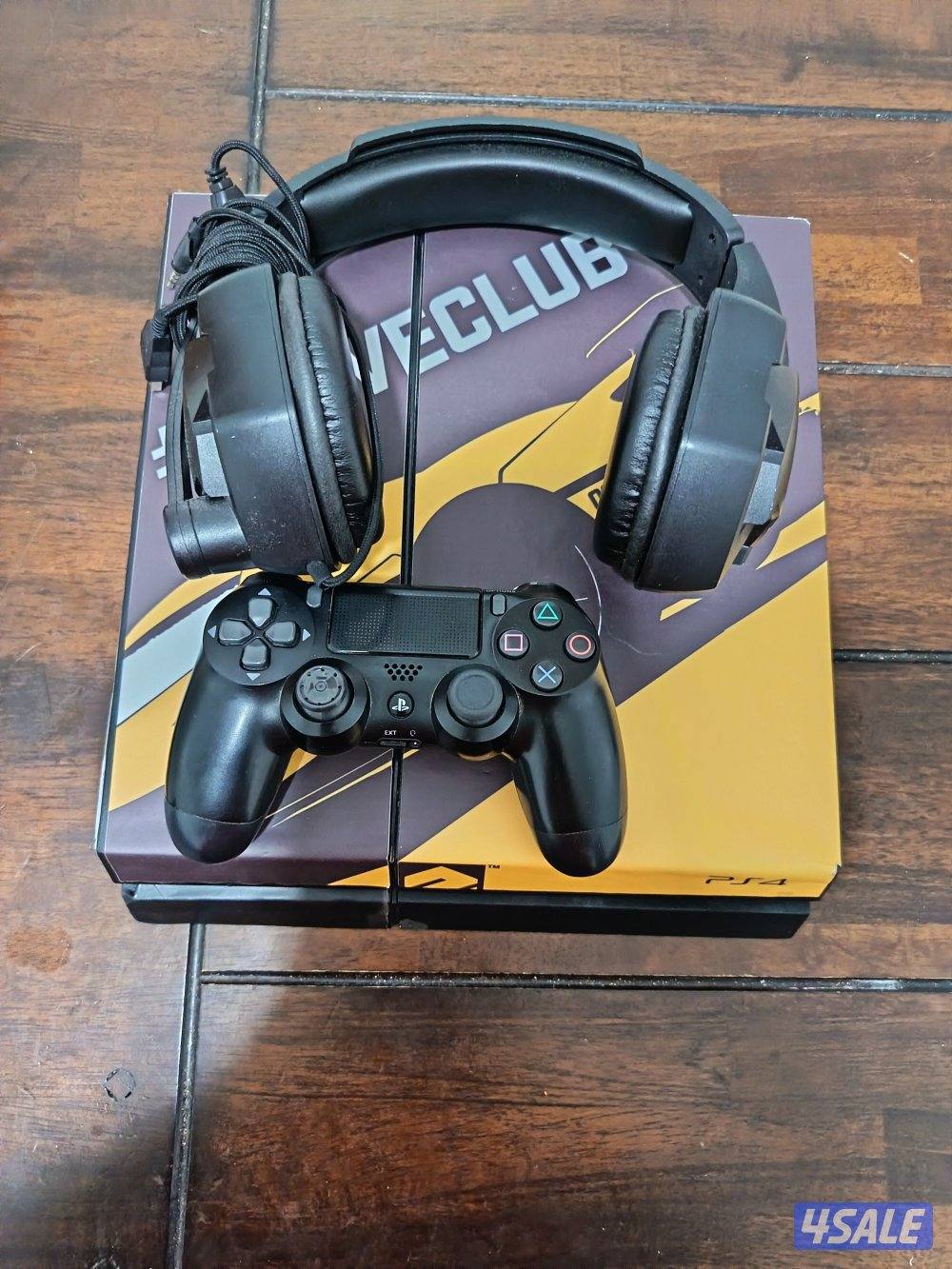 سوني فور للبيع مع شريط فيفا ٢٣ وسماعة وشنطة السوني يبيلها تغير hdmi1