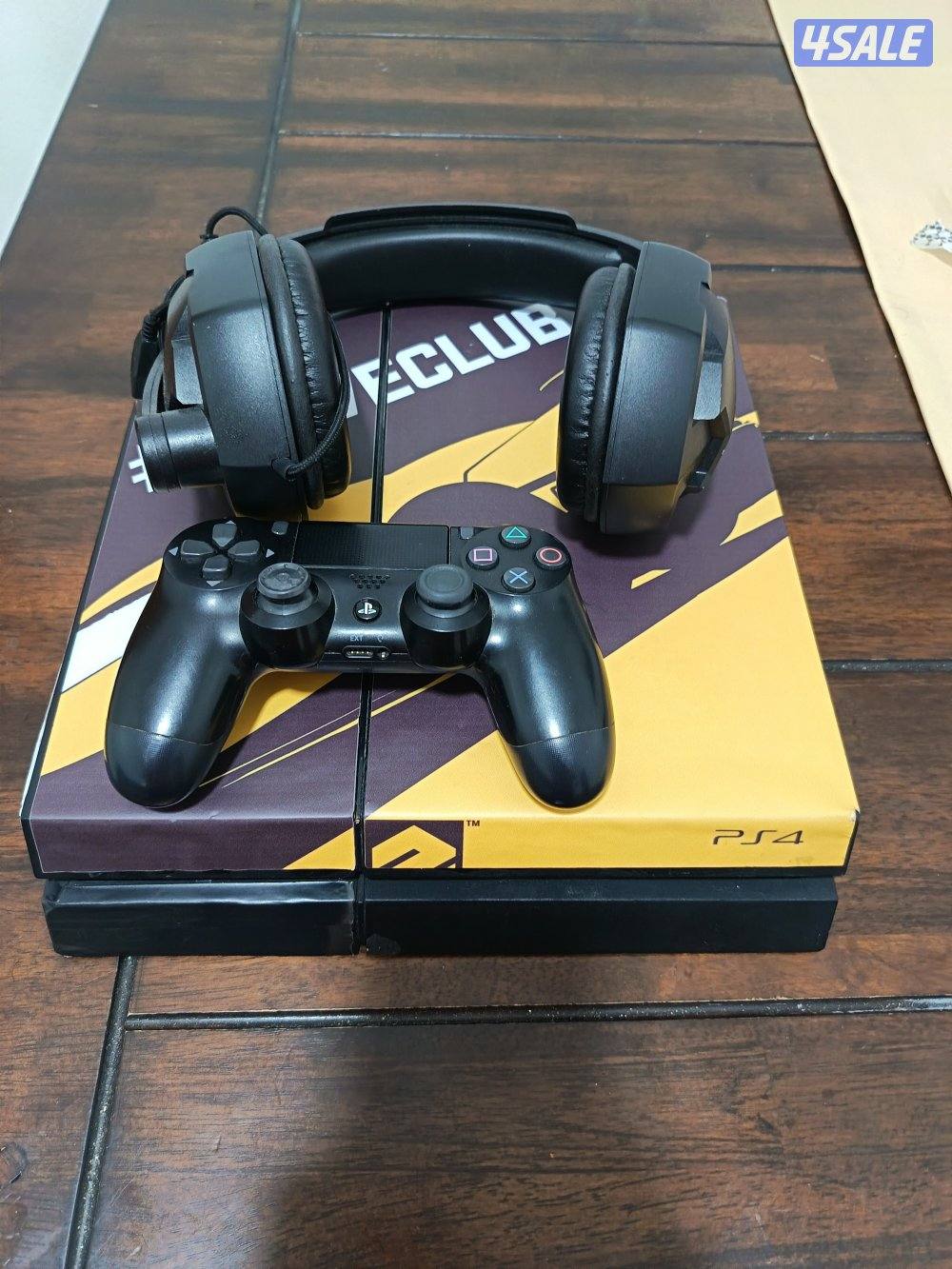 سوني فور للبيع مع شريط فيفا ٢٣ وسماعة وشنطة السوني يبيلها تغير hdmi2