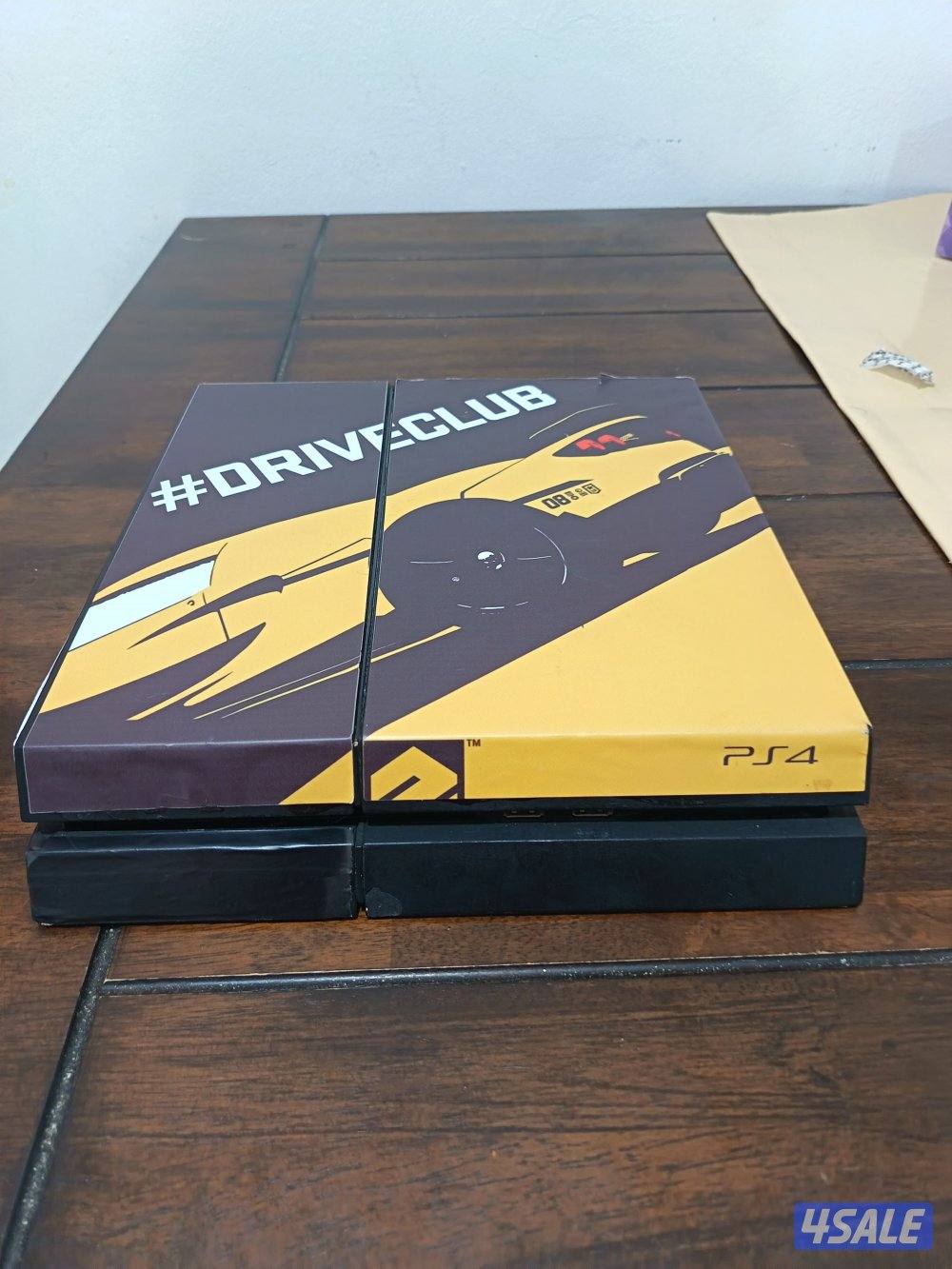 سوني فور للبيع مع شريط فيفا ٢٣ وسماعة وشنطة السوني يبيلها تغير hdmi4