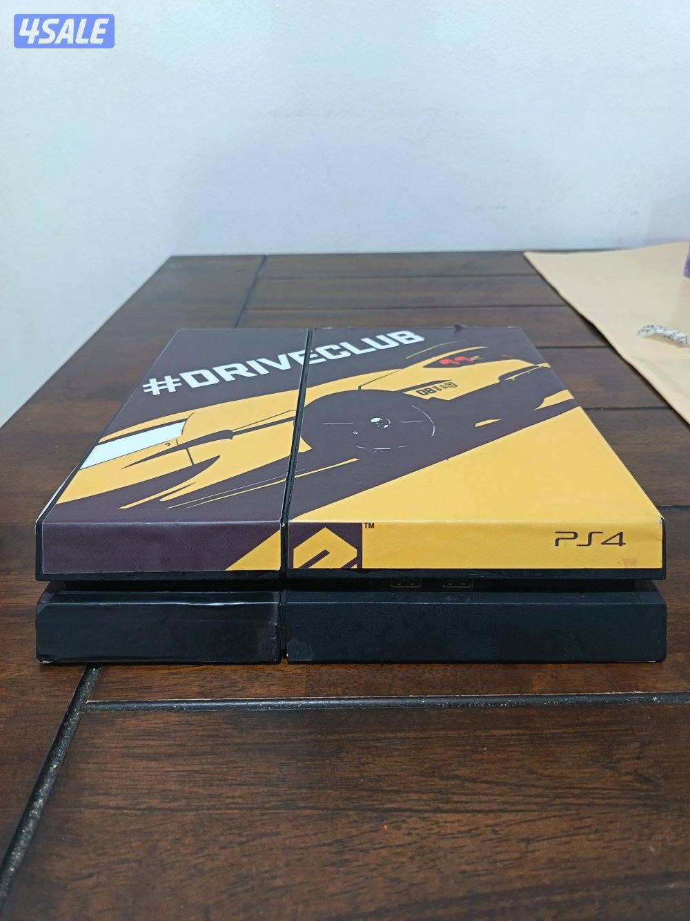 سوني فور للبيع مع شريط فيفا ٢٣ وسماعة وشنطة السوني يبيلها تغير hdmi6