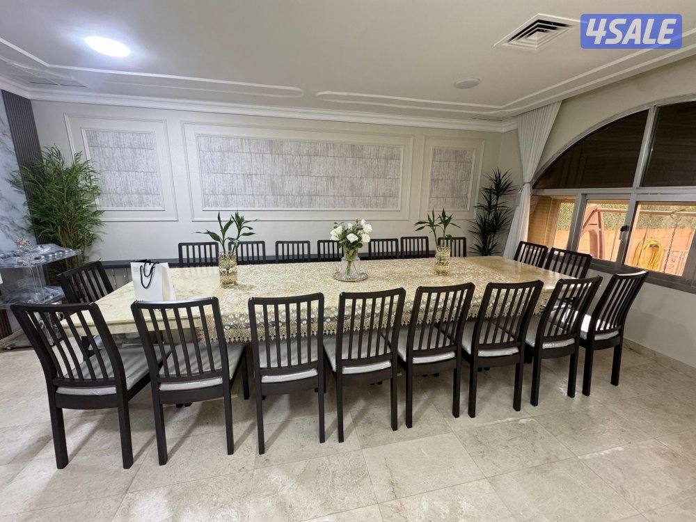 طاولة كبيرة رخام لعدد١٨ شخص، قواعد خشبية قوية0