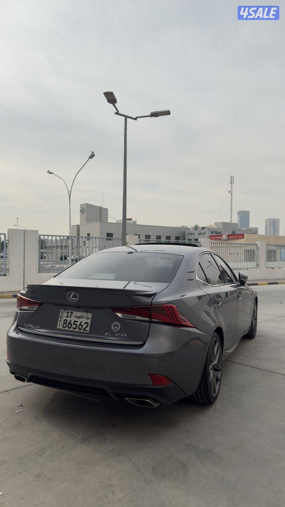 للبيع Lexus is350 f sport3