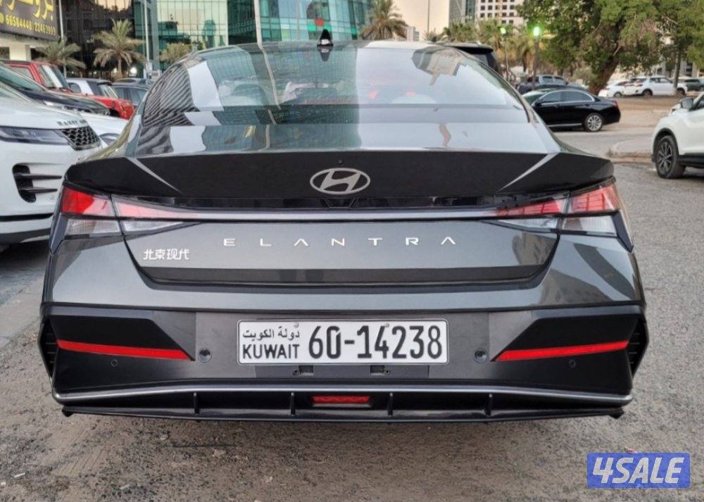Hyundai  Elantra8