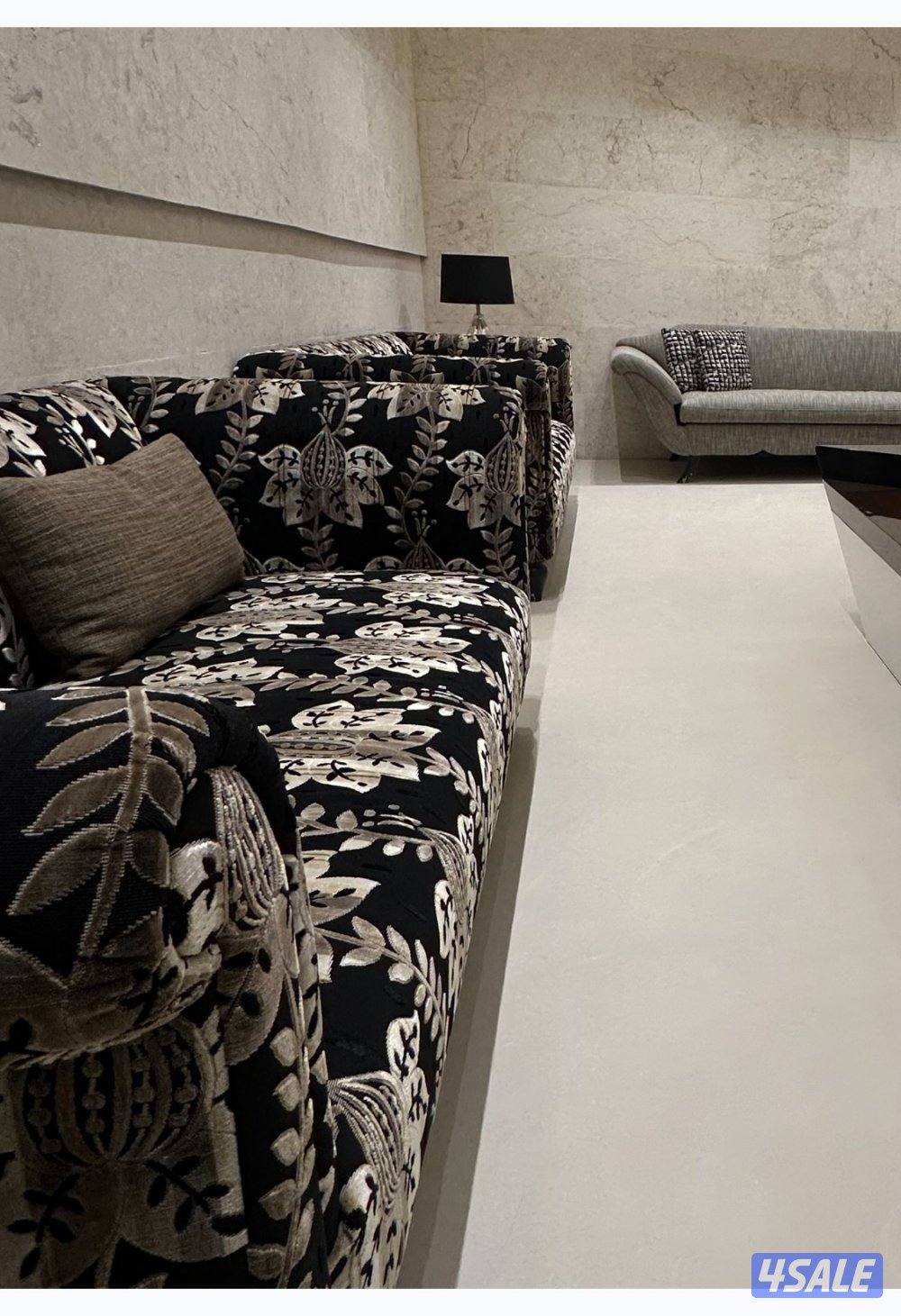 بيع جلسه راقيه تصلح لاستقبال ريسبشن او ديوان فاخر مع طاولات جانبيه1