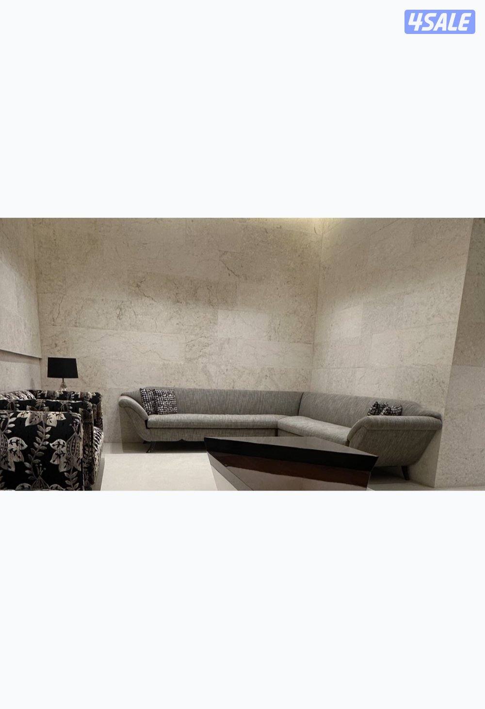 بيع جلسه راقيه تصلح لاستقبال ريسبشن او ديوان فاخر مع طاولات جانبيه2