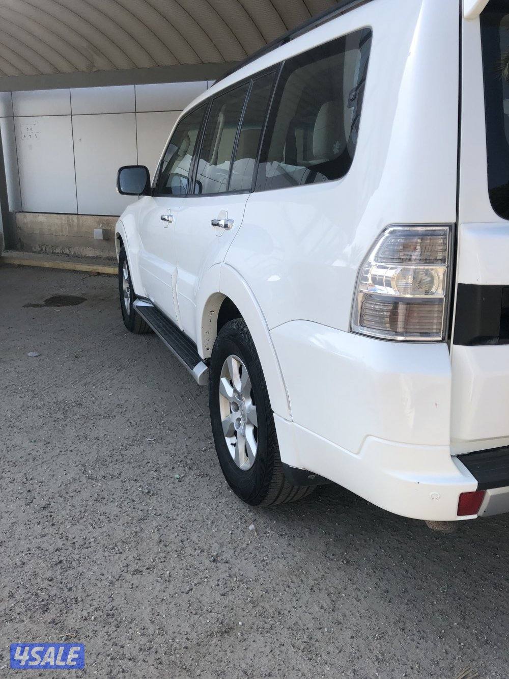 للبيع باجيرو موديل 2017 فل اوبشن اعلى درجة بالوكالة فتحة ماشي 2404