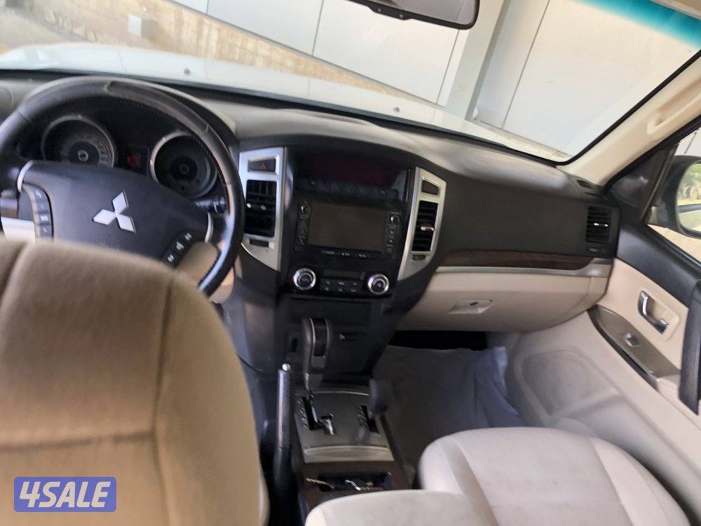 للبيع باجيرو موديل 2017 فل اوبشن اعلى درجة بالوكالة فتحة ماشي 2407