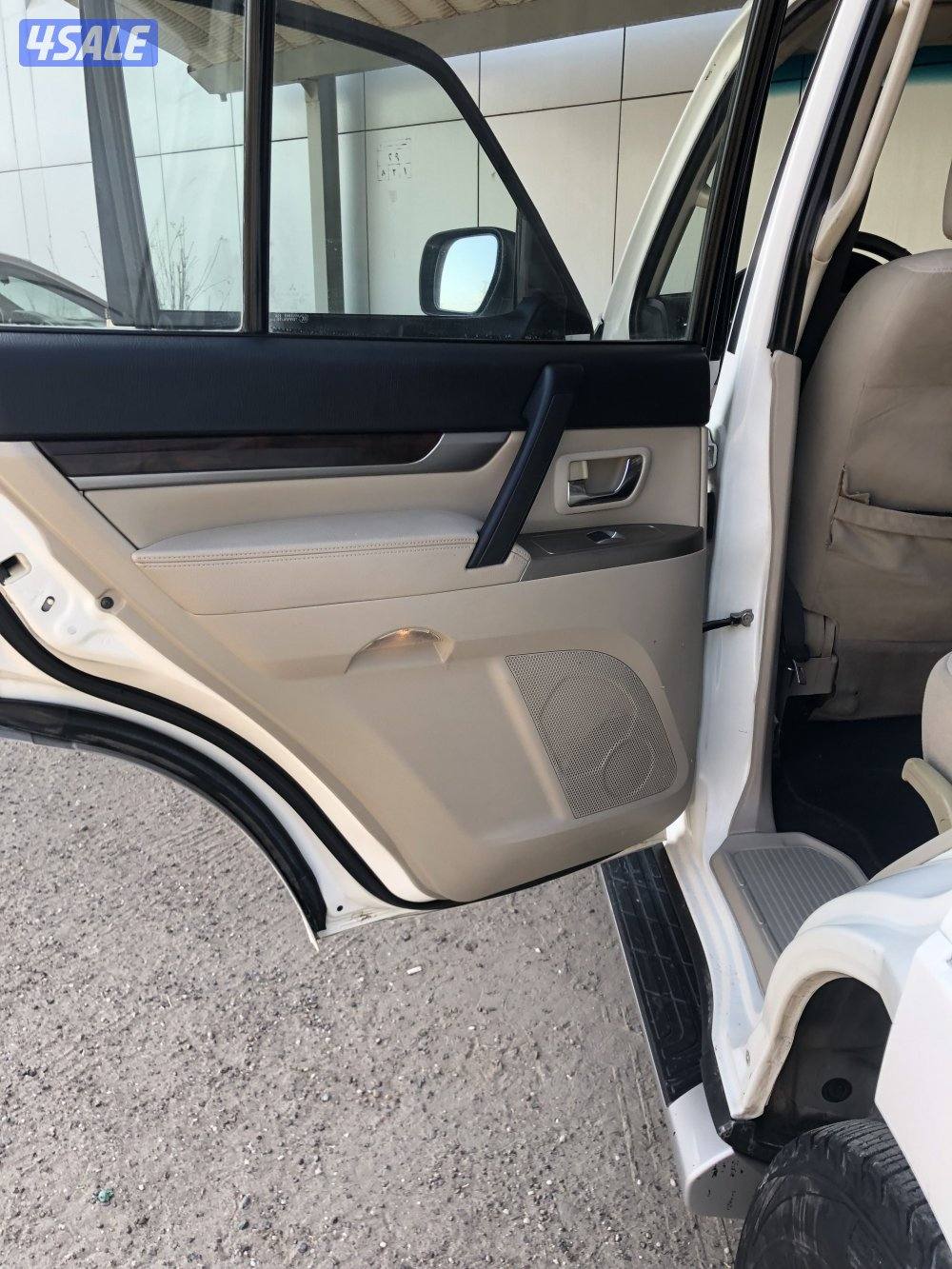 للبيع باجيرو موديل 2017 فل اوبشن اعلى درجة بالوكالة فتحة ماشي 2408